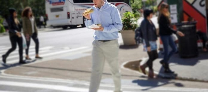 makan berdiri