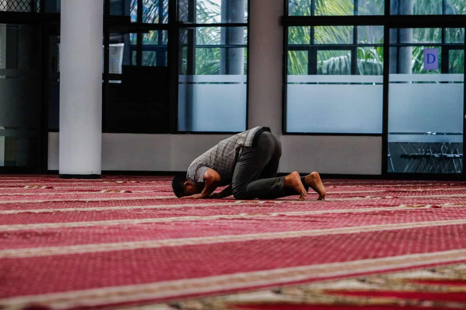 pandangan mata ketika solat